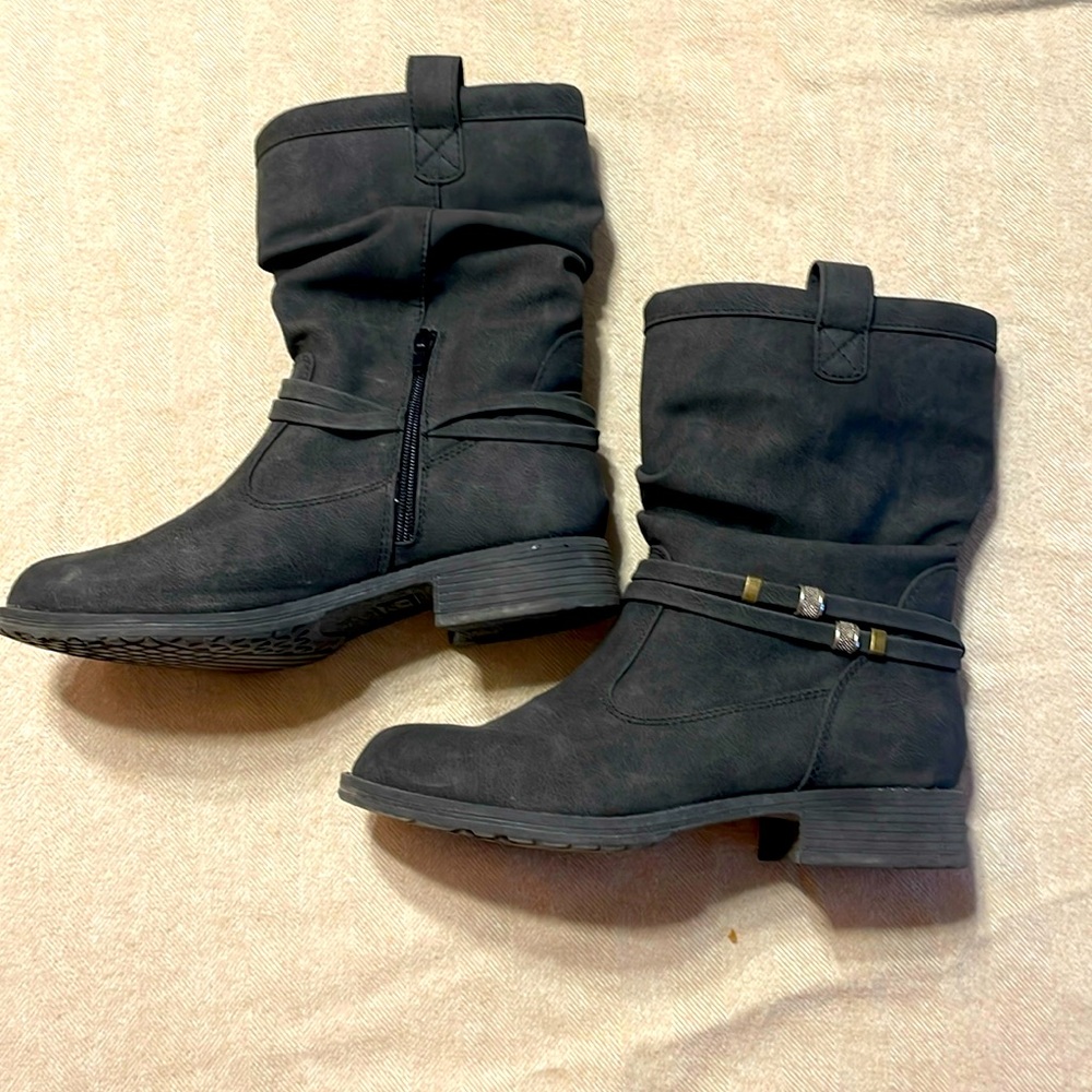 Women’s gray boots